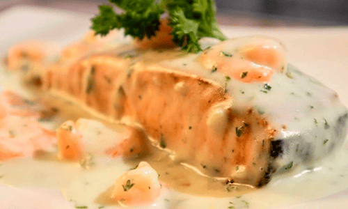 Salmon en salsa al Ajillo con Camarones